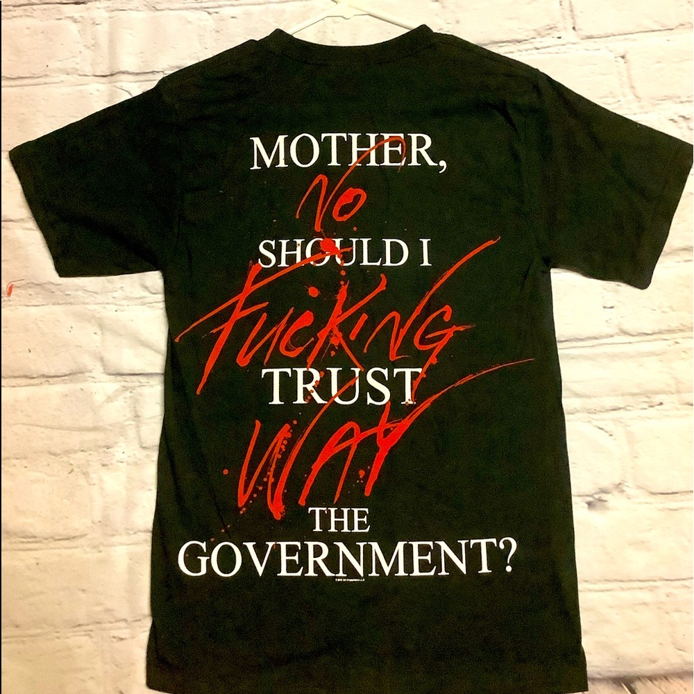 PINK FLOYD SHIRT.   MOTHER SHOULD I TRUST THE GOVERNMENT?    NO FUCKING …